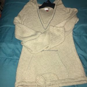 White thick sweaters